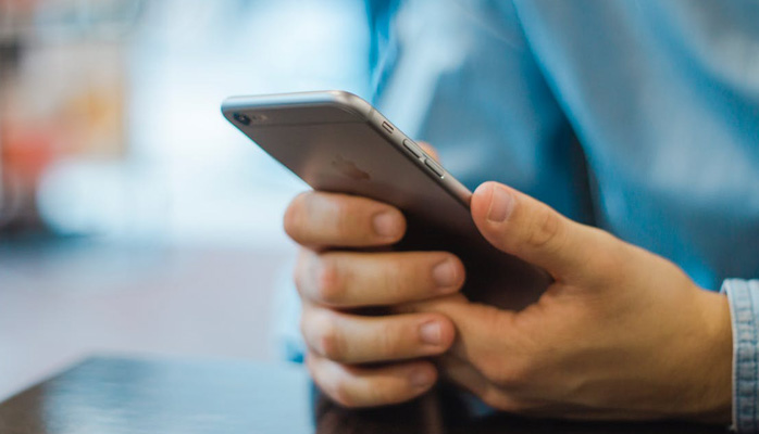 Anne-Sophie Letac : «Faut-il confisquer leur téléphone portable aux enseignants ?» FIGAROVOX/TRIBUNE 